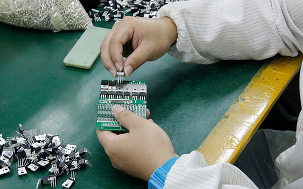 鋰電池保護板的常見故障問題維修方法(圖1) 鋰電池保護板的常見故障問題維修方法